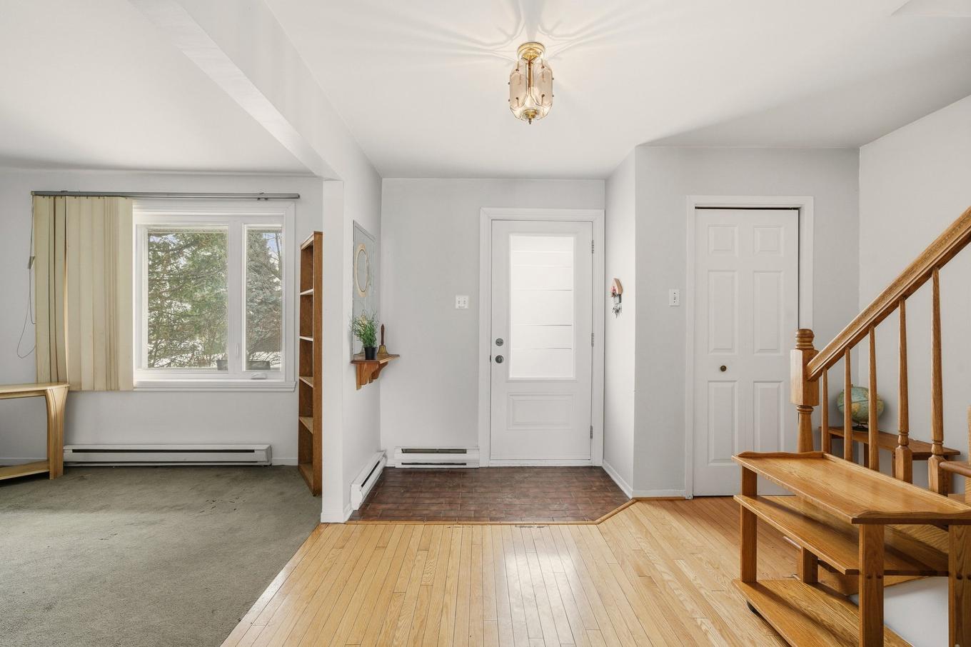 Hall d'entrée/Vestibule - 581 Rue Henri-De Tonti, Boucherville, QC - Indoor Photo Showing Other Room