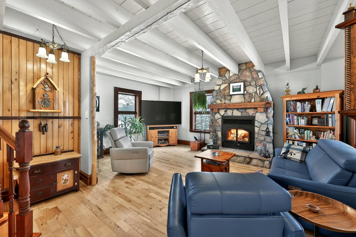 Salon - 57 Mtée De L'Église, Mille-Isles, QC - Indoor Photo Showing Living Room With Fireplace