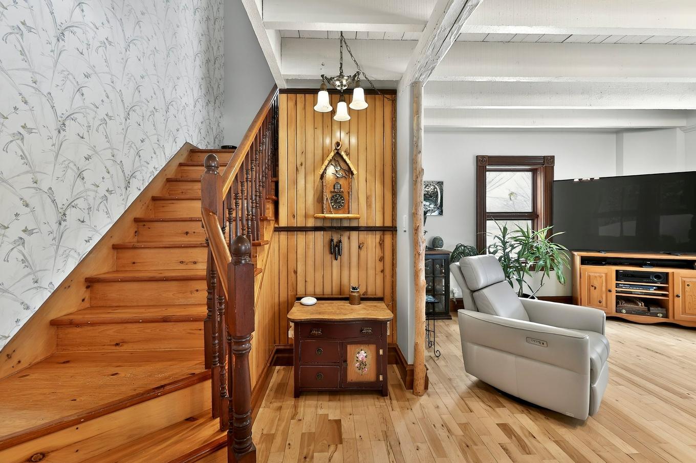 Escalier - 57 Mtée De L'Église, Mille-Isles, QC - Indoor Photo Showing Other Room