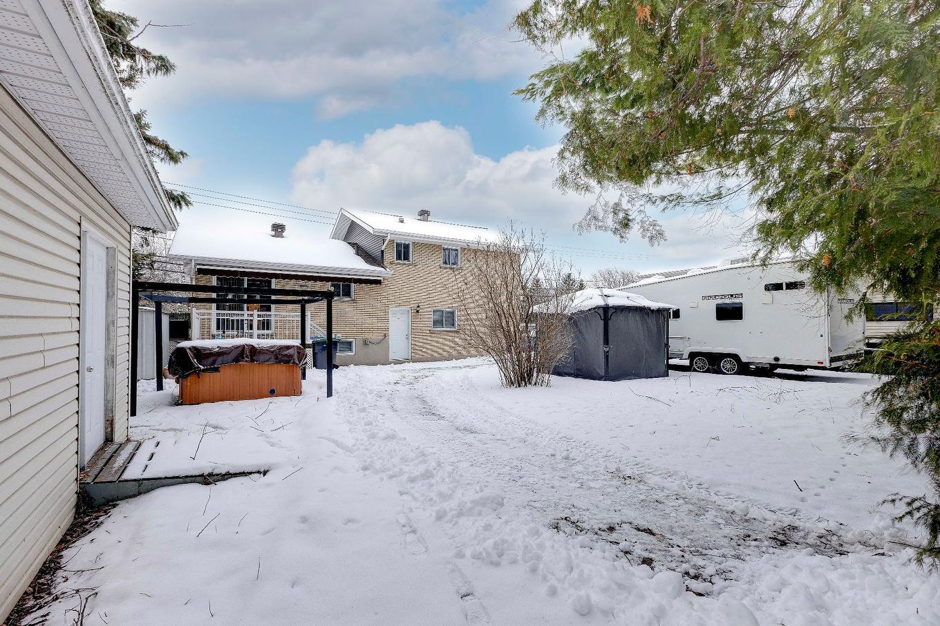 Back facade - 592 Ch. Du Grand-Bernier N., Saint-Jean-Sur-Richelieu, QC - Outdoor With Exterior