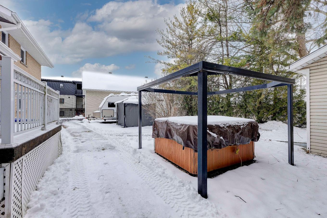 Hot tub - 592 Ch. Du Grand-Bernier N., Saint-Jean-Sur-Richelieu, QC - Outdoor With Exterior