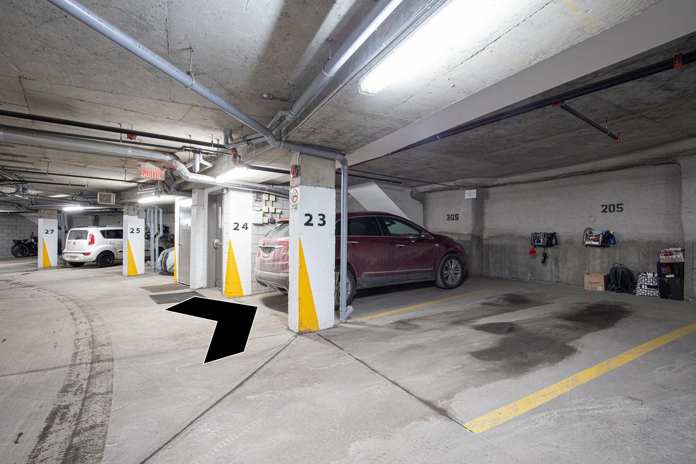 Garage - 305-530 Rue Martel, Chambly, QC - Indoor Photo Showing Garage