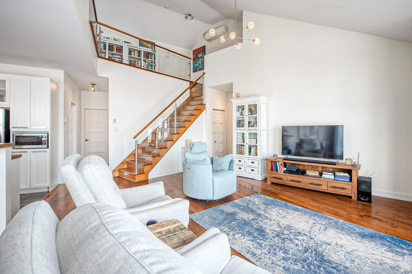 Vue d'ensemble - 305-530 Rue Martel, Chambly, QC - Indoor Photo Showing Living Room