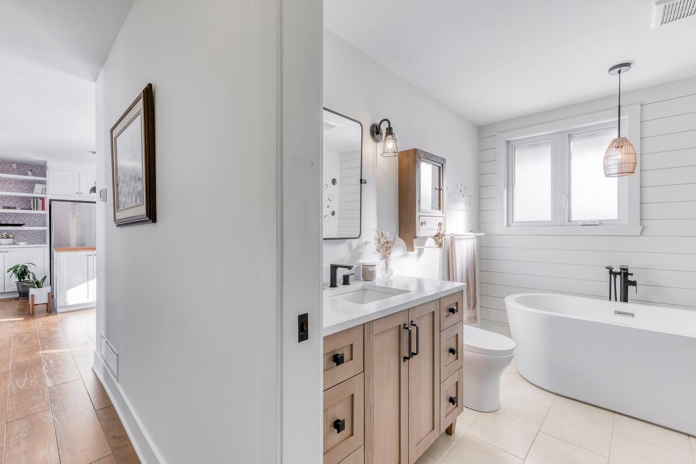 Salle de bains - 296 Rue Élie, Laval (Fabreville), QC - Indoor Photo Showing Bathroom