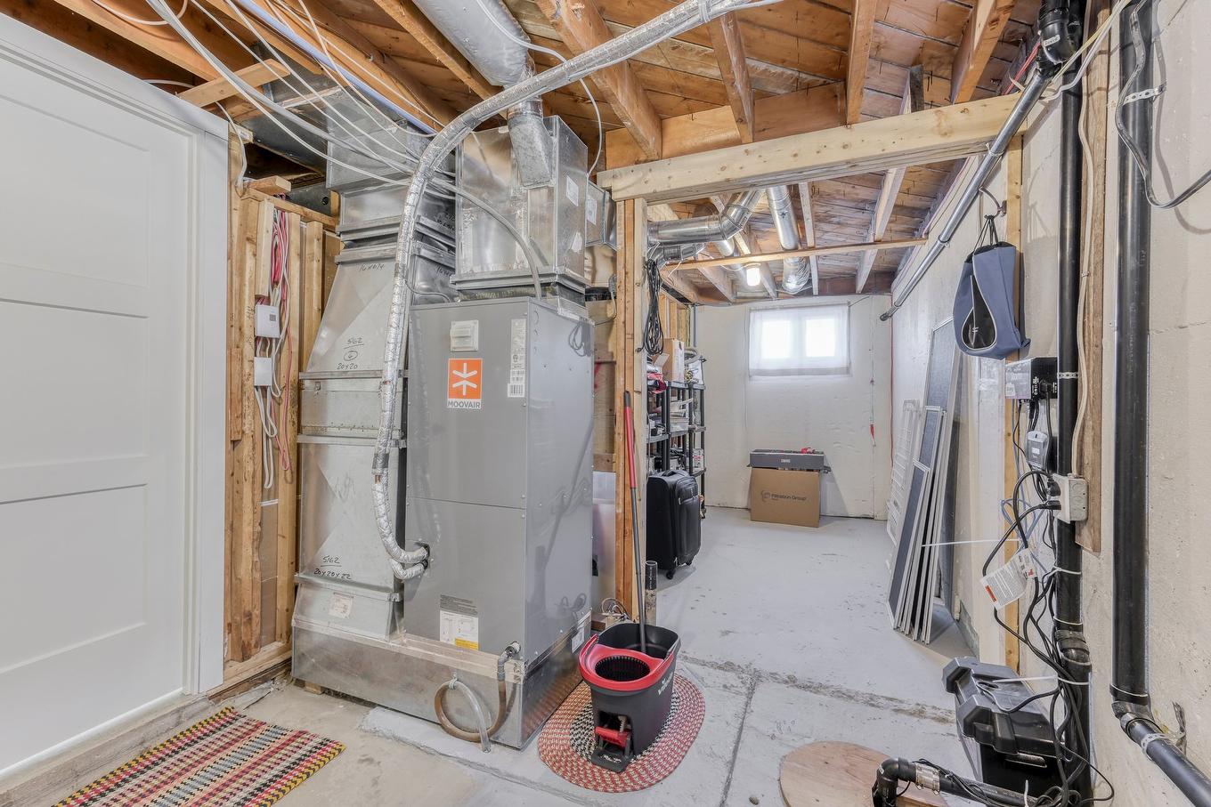 Rangement - 296 Rue Élie, Laval (Fabreville), QC - Indoor Photo Showing Basement