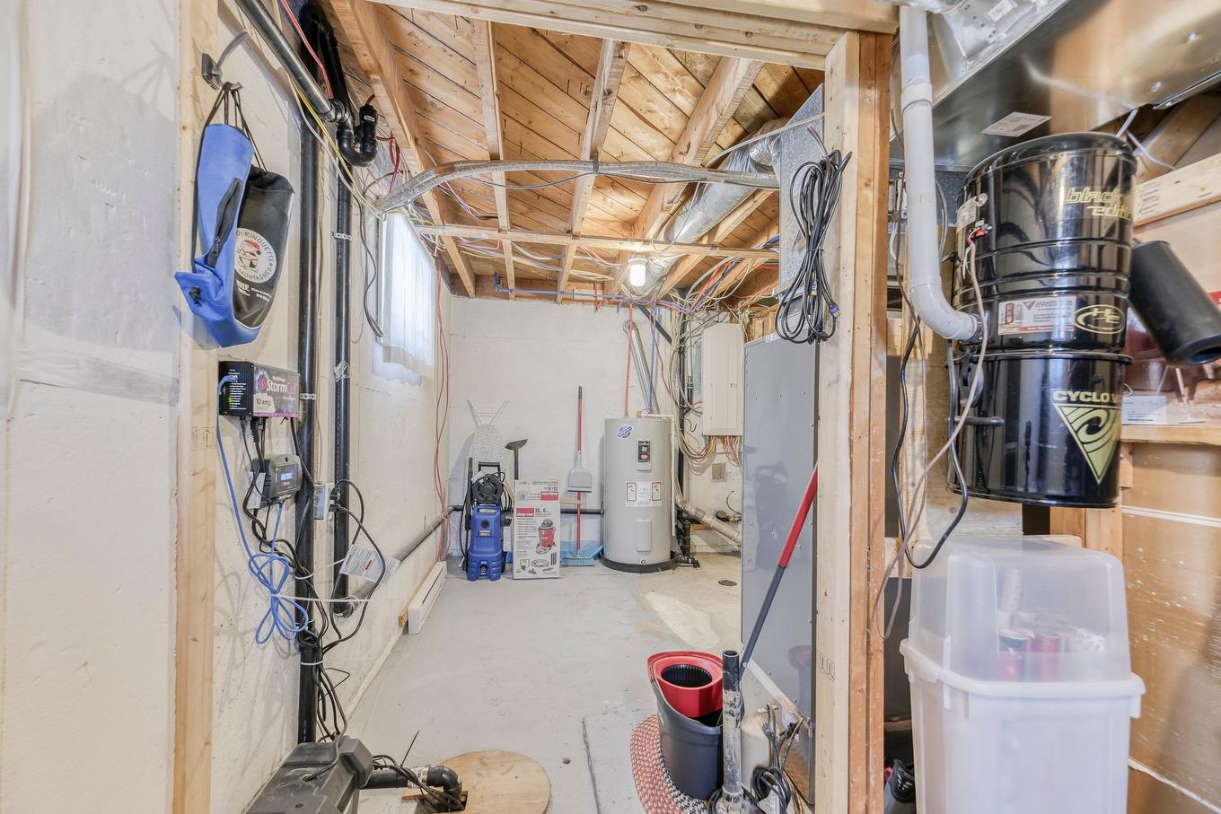 Rangement - 296 Rue Élie, Laval (Fabreville), QC - Indoor Photo Showing Basement