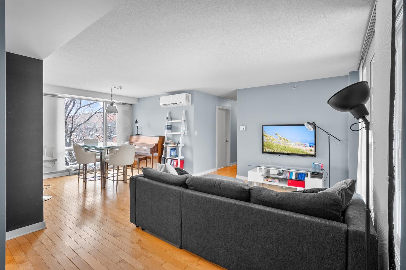 Salon - C-403-2281 Av. Desjardins, Montréal (Mercier/Hochelaga-Maisonneuve), QC - Indoor Photo Showing Living Room