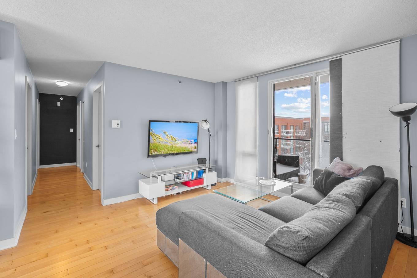 Salon - C-403-2281 Av. Desjardins, Montréal (Mercier/Hochelaga-Maisonneuve), QC - Indoor