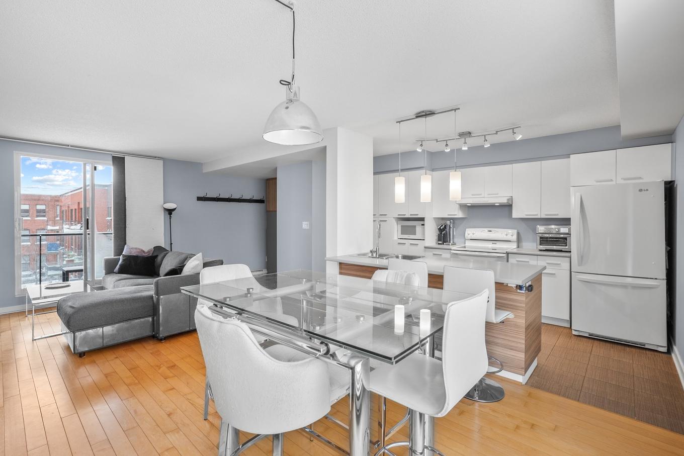 Coin-repas - C-403-2281 Av. Desjardins, Montréal (Mercier/Hochelaga-Maisonneuve), QC - Indoor