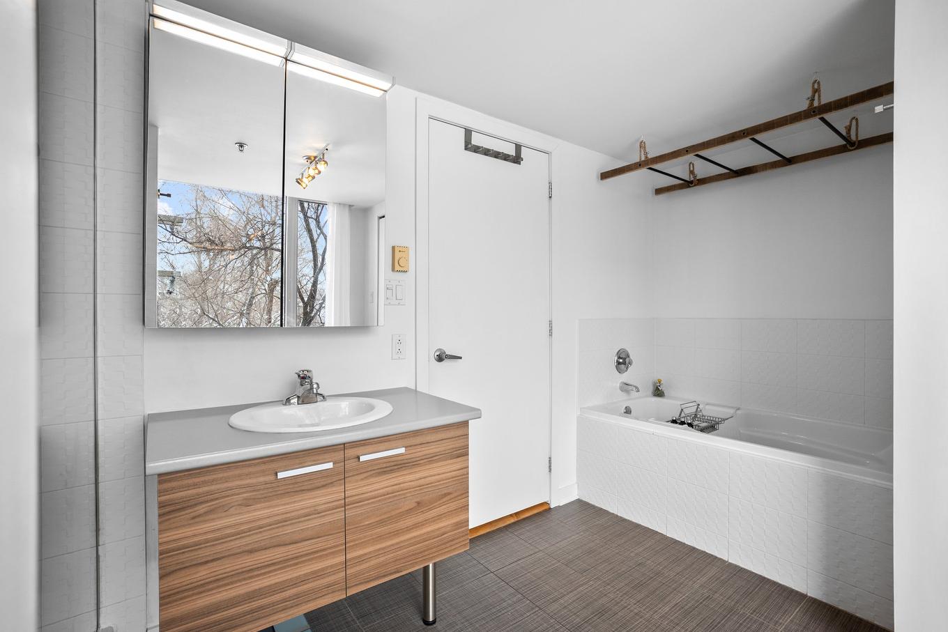 Salle de bains - C-403-2281 Av. Desjardins, Montréal (Mercier/Hochelaga-Maisonneuve), QC - Indoor Photo Showing Bathroom