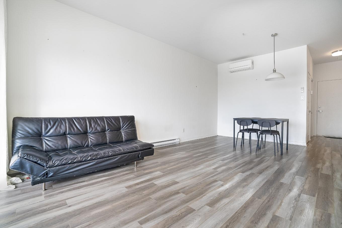 Living room - 605-9185 Rue Lennon, Brossard, QC - Indoor Photo Showing Living Room