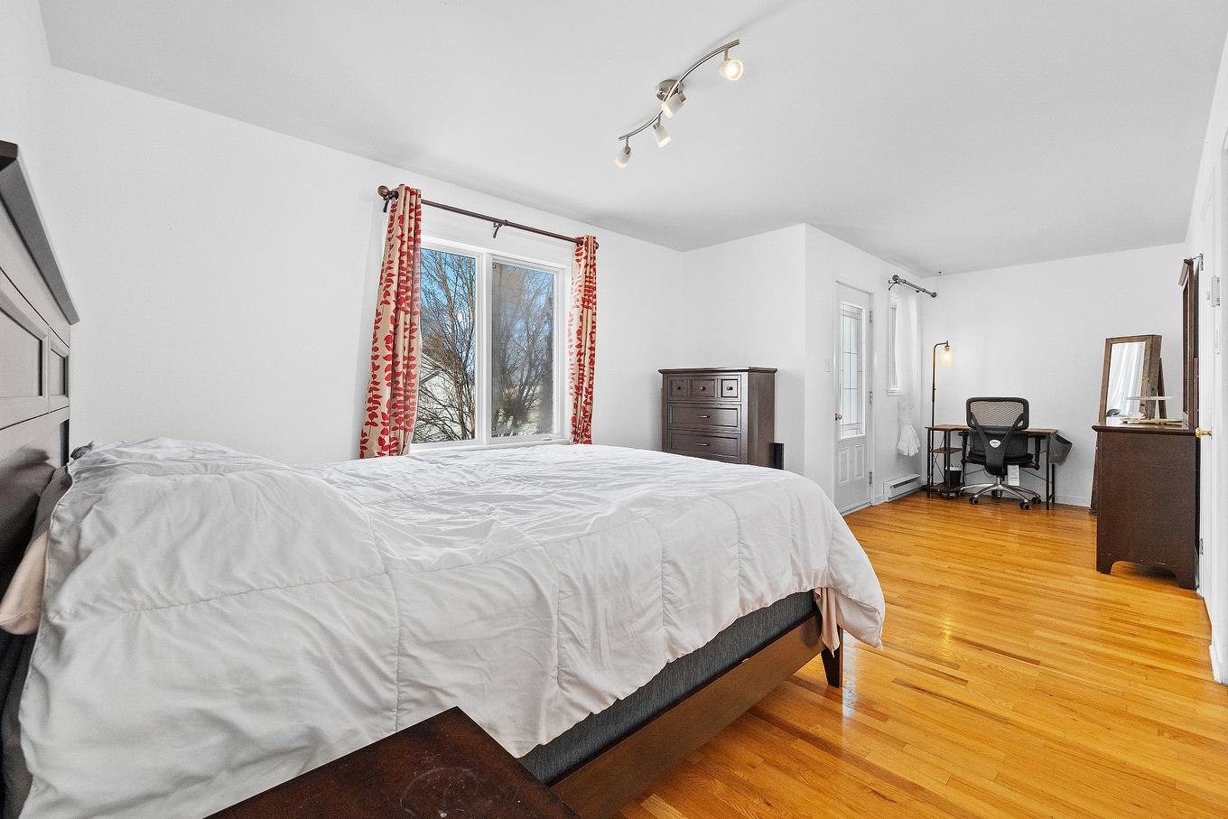 Chambre à coucher principale - 1276 Rue Toussaint-Trudeau, Chambly, QC - Indoor Photo Showing Bedroom