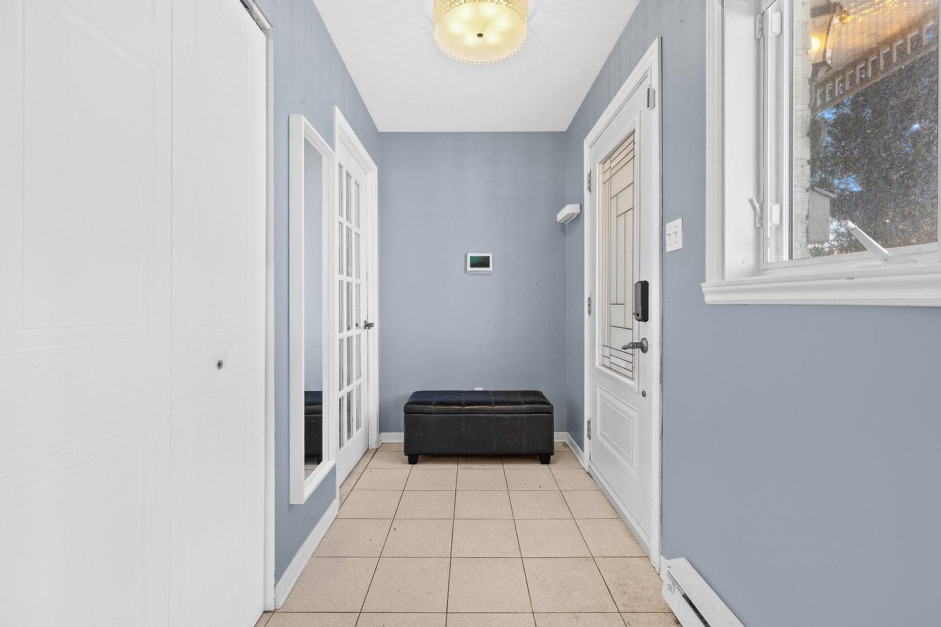 Hall d'entrée/Vestibule - 1276 Rue Toussaint-Trudeau, Chambly, QC - Indoor Photo Showing Other Room