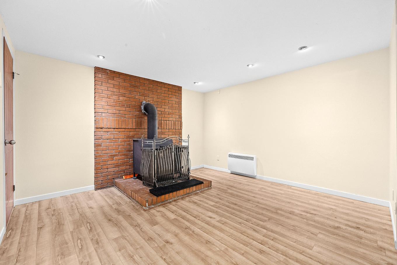 Salle familiale - 1276 Rue Toussaint-Trudeau, Chambly, QC - Indoor Photo Showing Other Room