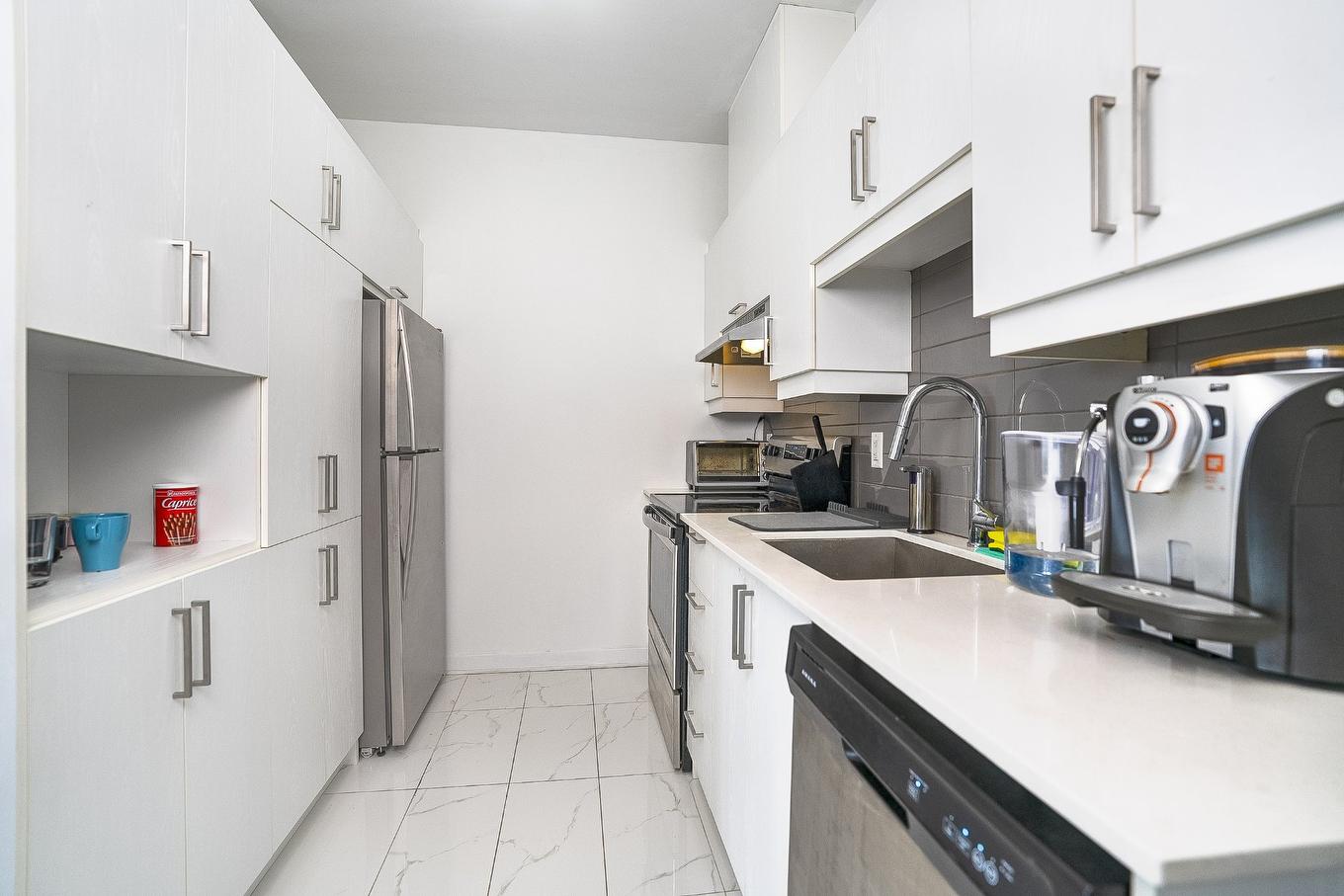 Cuisine - 702-9185 Rue Lennon, Brossard, QC - Indoor Photo Showing Kitchen