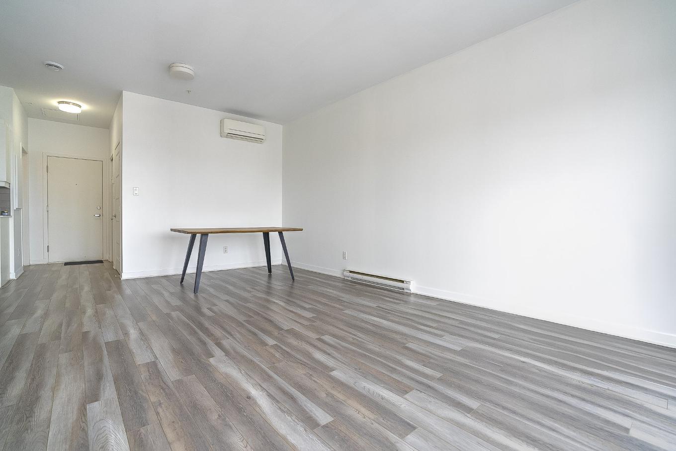 Salon - 702-9185 Rue Lennon, Brossard, QC - Indoor Photo Showing Other Room