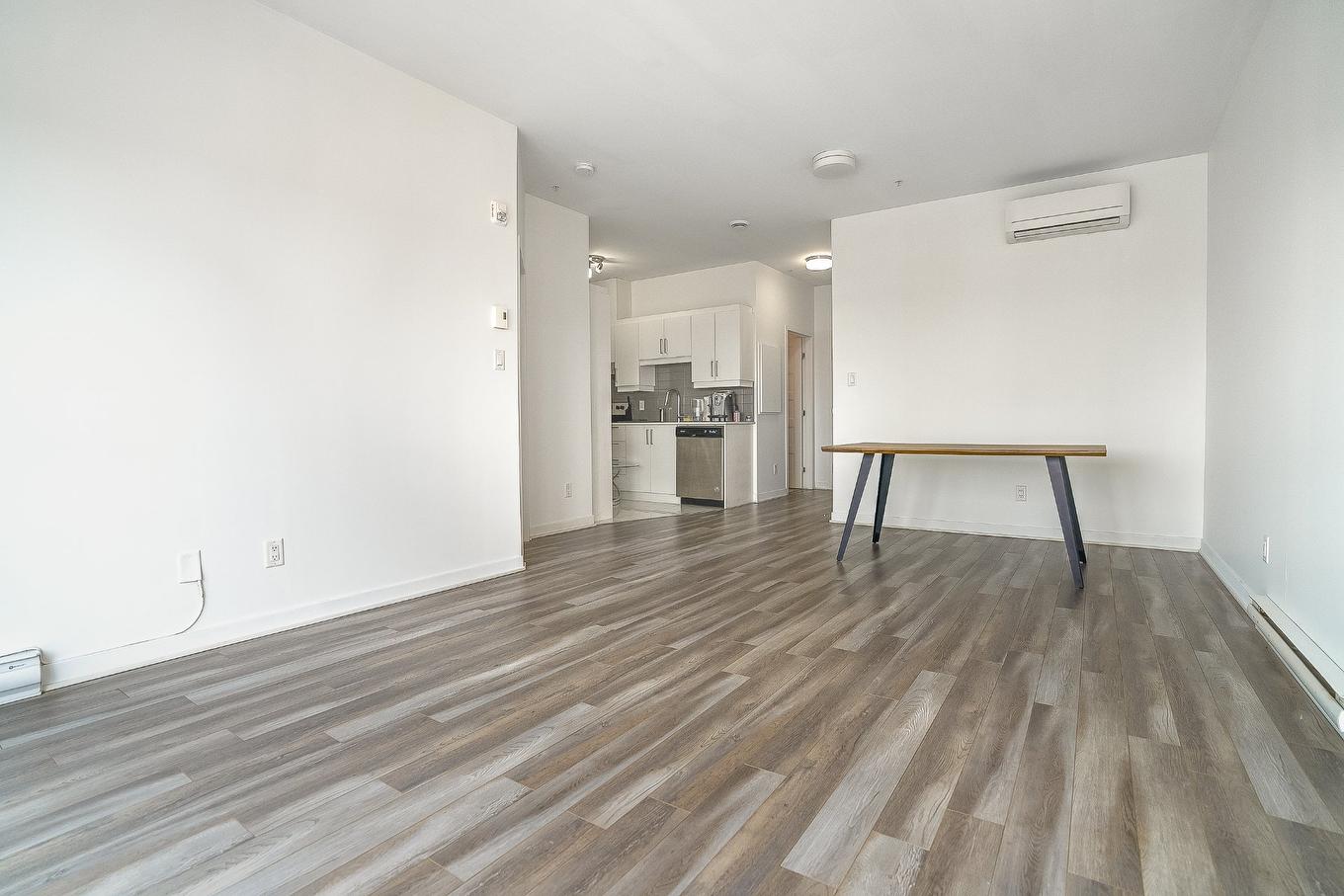 Salon - 702-9185 Rue Lennon, Brossard, QC - Indoor Photo Showing Other Room