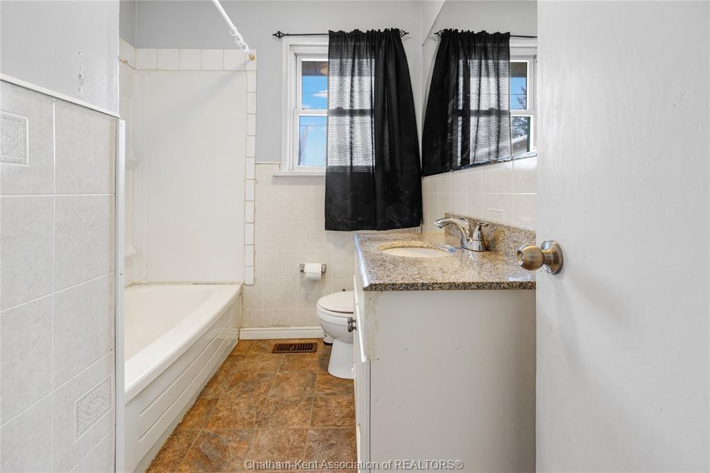 15 Homewood Street, Chatham, ON