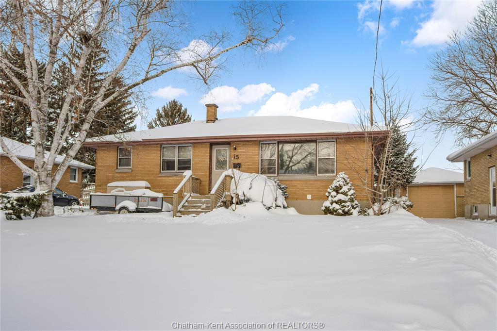 15 Homewood Street, Chatham, ON