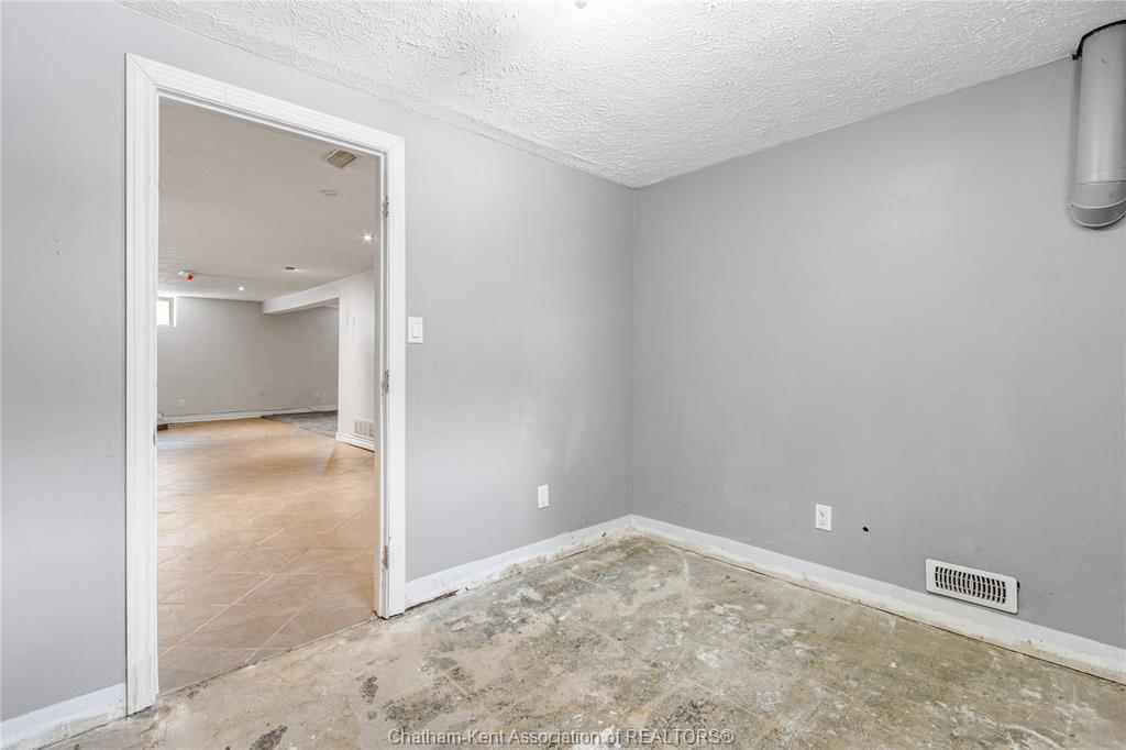 15 Homewood Street, Chatham, ON