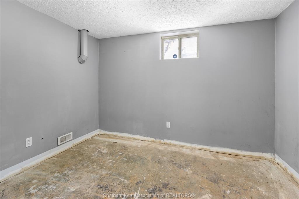 15 Homewood Street, Chatham, ON