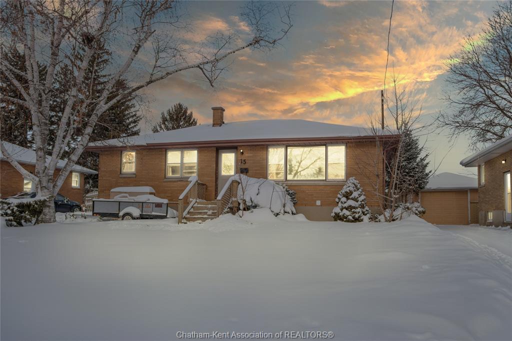 15 Homewood Street, Chatham, ON