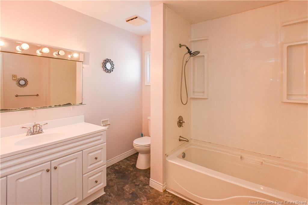 23 Saint-Simon Rd, Caraquet, NB