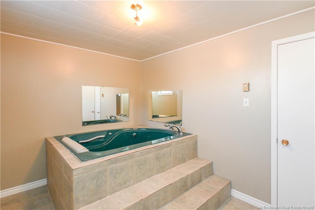 23 Saint-Simon Rd, Caraquet, NB