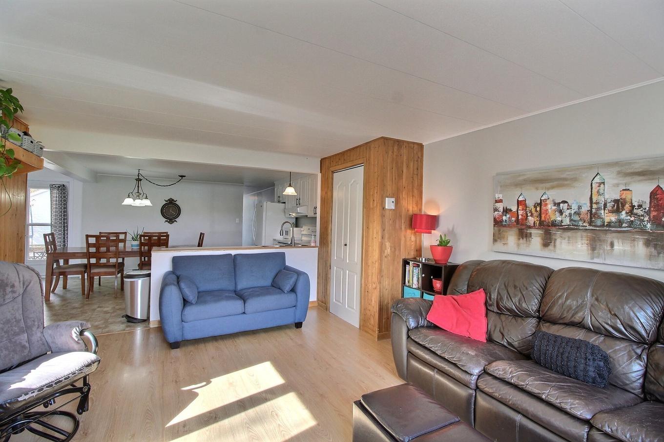 Vue d'ensemble - 87 Route 397 N., Barraute, QC - Indoor Photo Showing Living Room