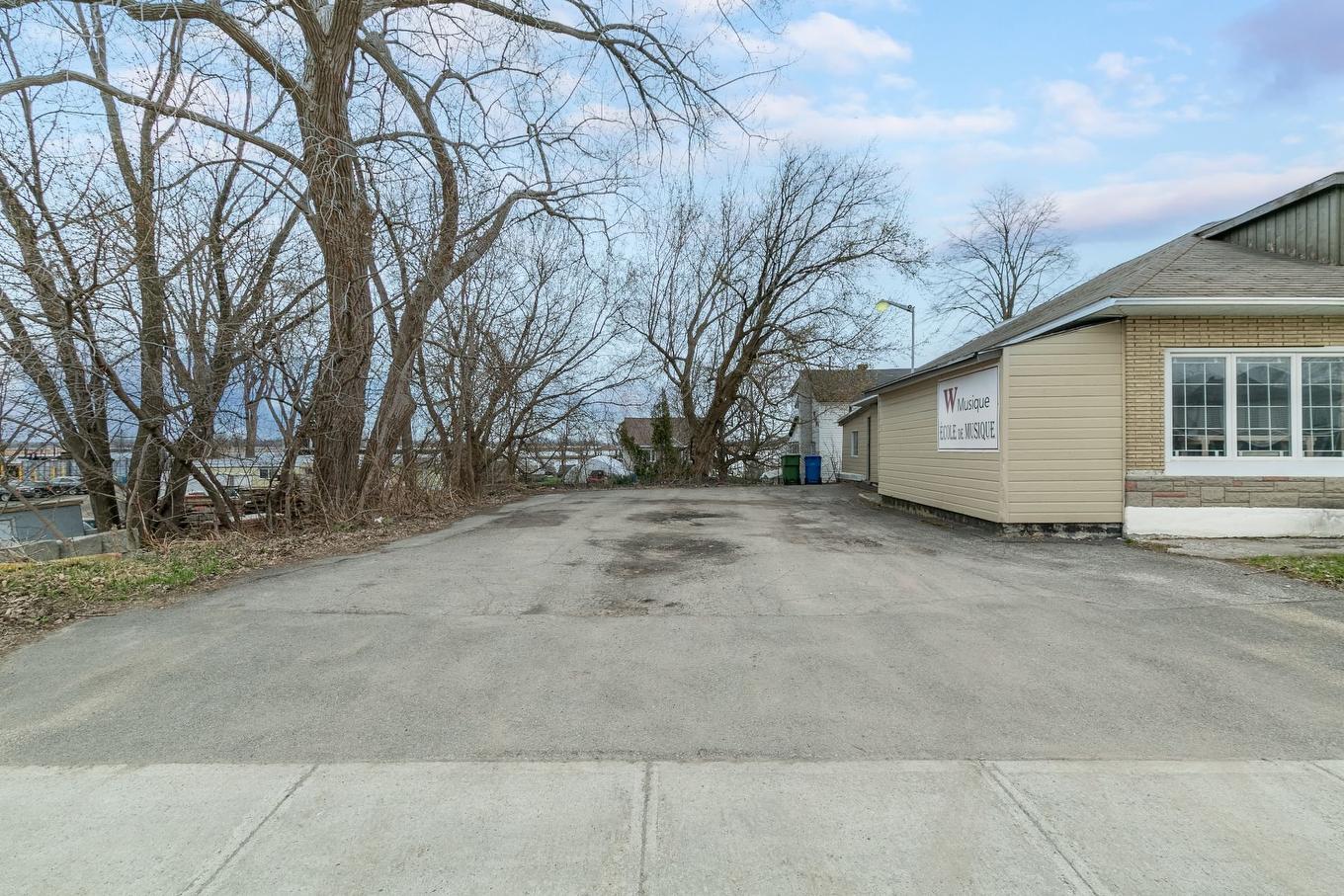 Exterior entrance - 224 Rue Notre-Dame, Repentigny (Repentigny), QC - Outdoor