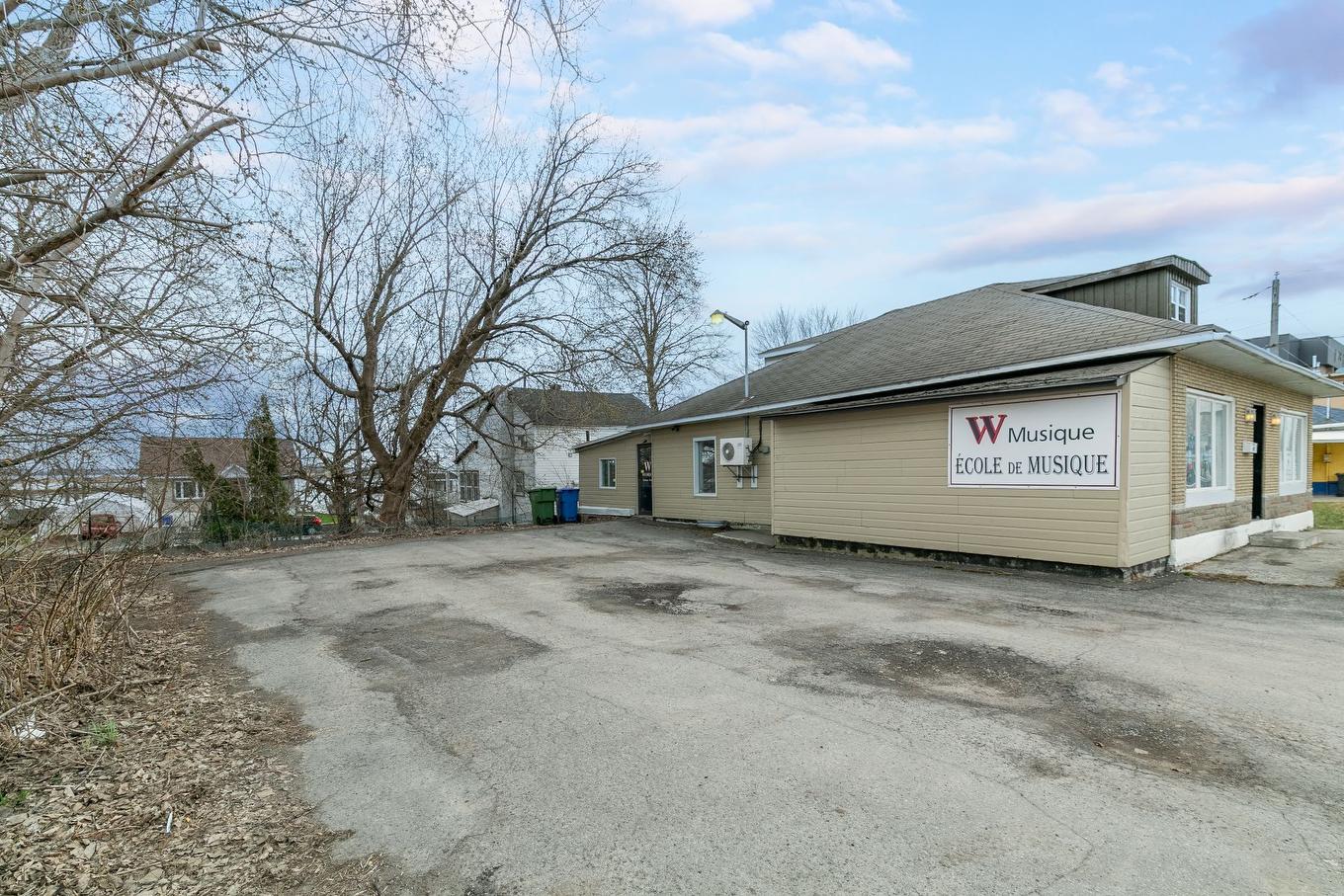 Exterior entrance - 224 Rue Notre-Dame, Repentigny (Repentigny), QC - Outdoor