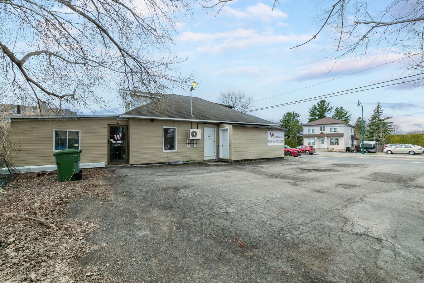 Exterior entrance - 224 Rue Notre-Dame, Repentigny (Repentigny), QC - Outdoor