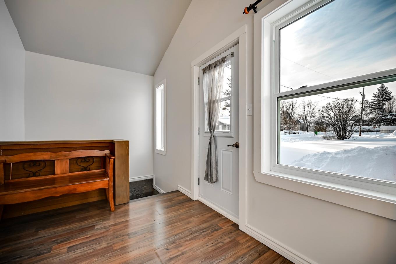 Hall d'entrée/Vestibule - 120 Rue Goyer, Cowansville, QC - Indoor Photo Showing Other Room