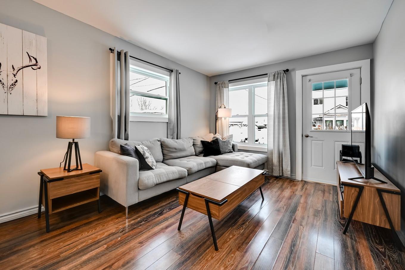 Salon - 120 Rue Goyer, Cowansville, QC - Indoor Photo Showing Living Room