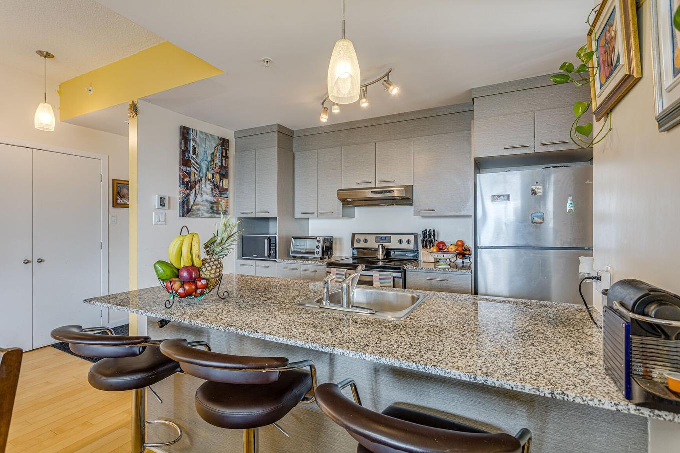 Cuisine - 1409-10150 Place De L'Acadie, Montréal (Ahuntsic-Cartierville), QC - Indoor Photo Showing Kitchen With Double Sink With Upgraded Kitchen