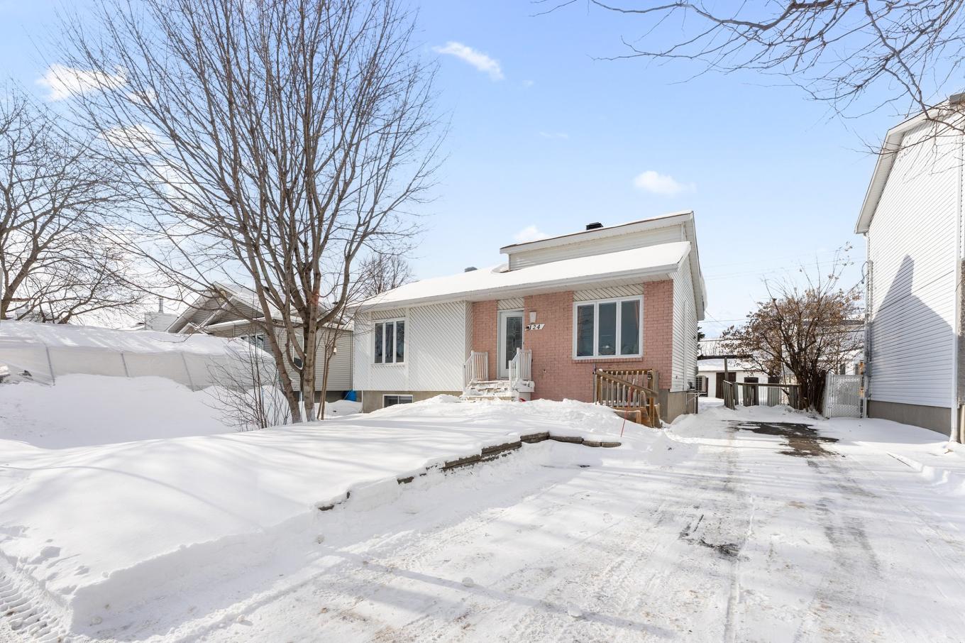 Façade - 124 Rue Colbert, Repentigny (Le Gardeur), QC - Outdoor