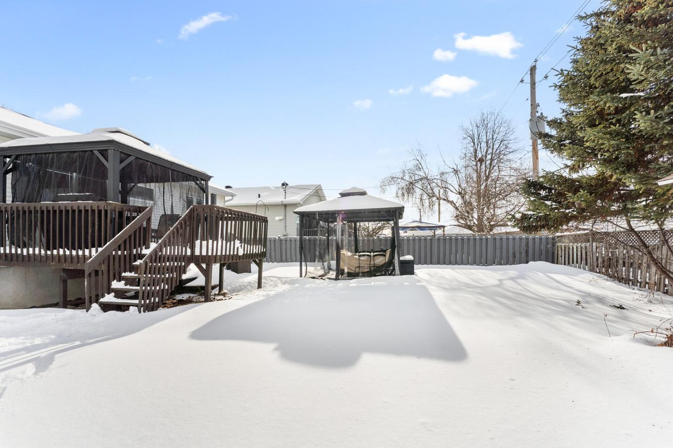 Cour - 124 Rue Colbert, Repentigny (Le Gardeur), QC - Outdoor