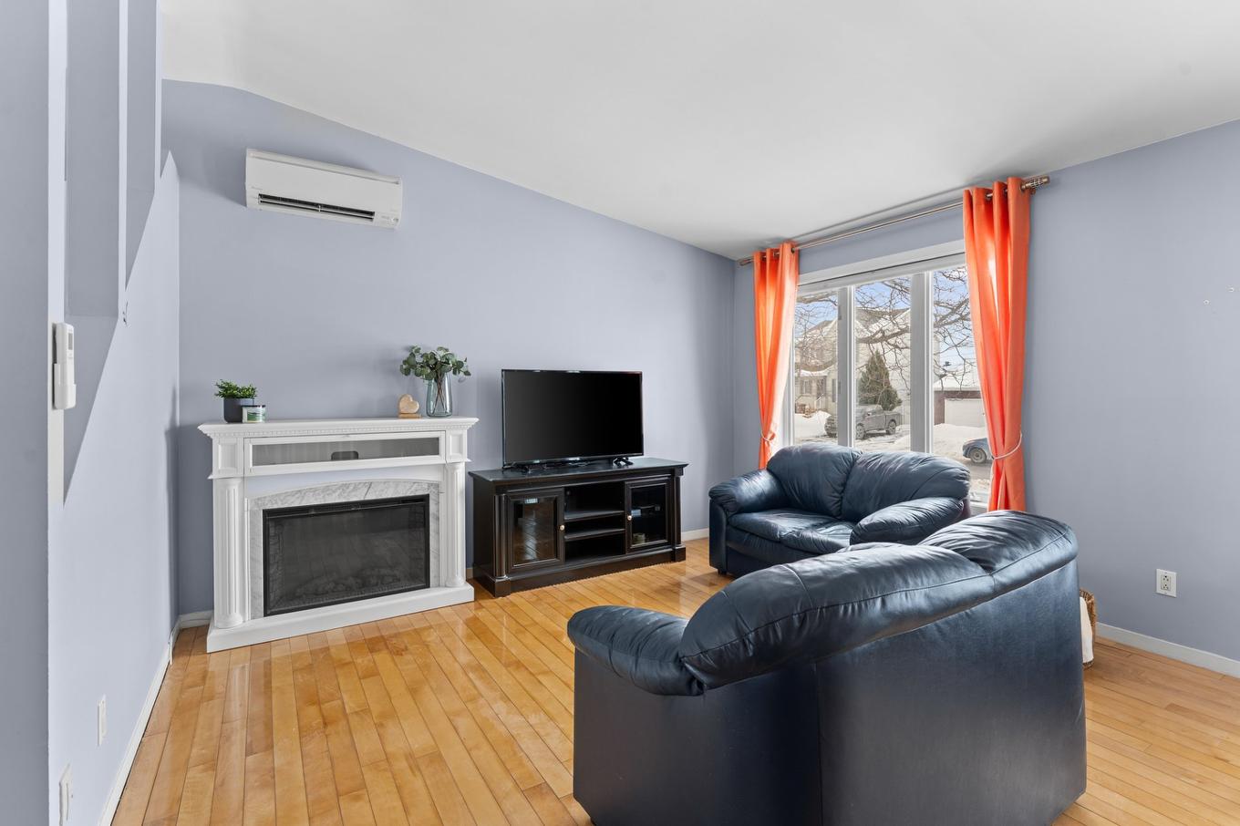 Salon - 124 Rue Colbert, Repentigny (Le Gardeur), QC - Indoor Photo Showing Living Room