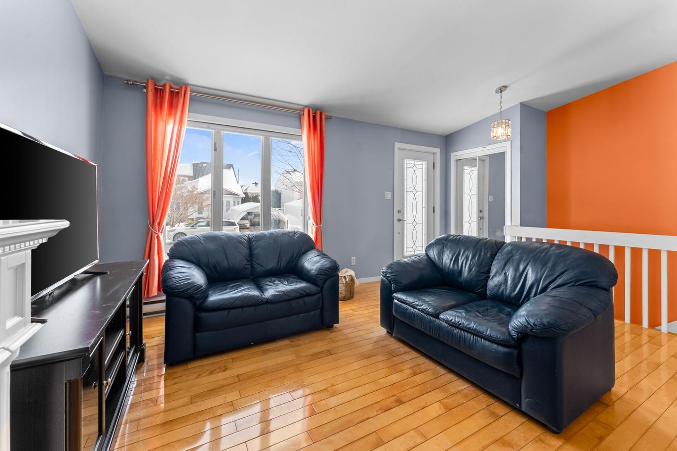 Salon - 124 Rue Colbert, Repentigny (Le Gardeur), QC - Indoor Photo Showing Living Room