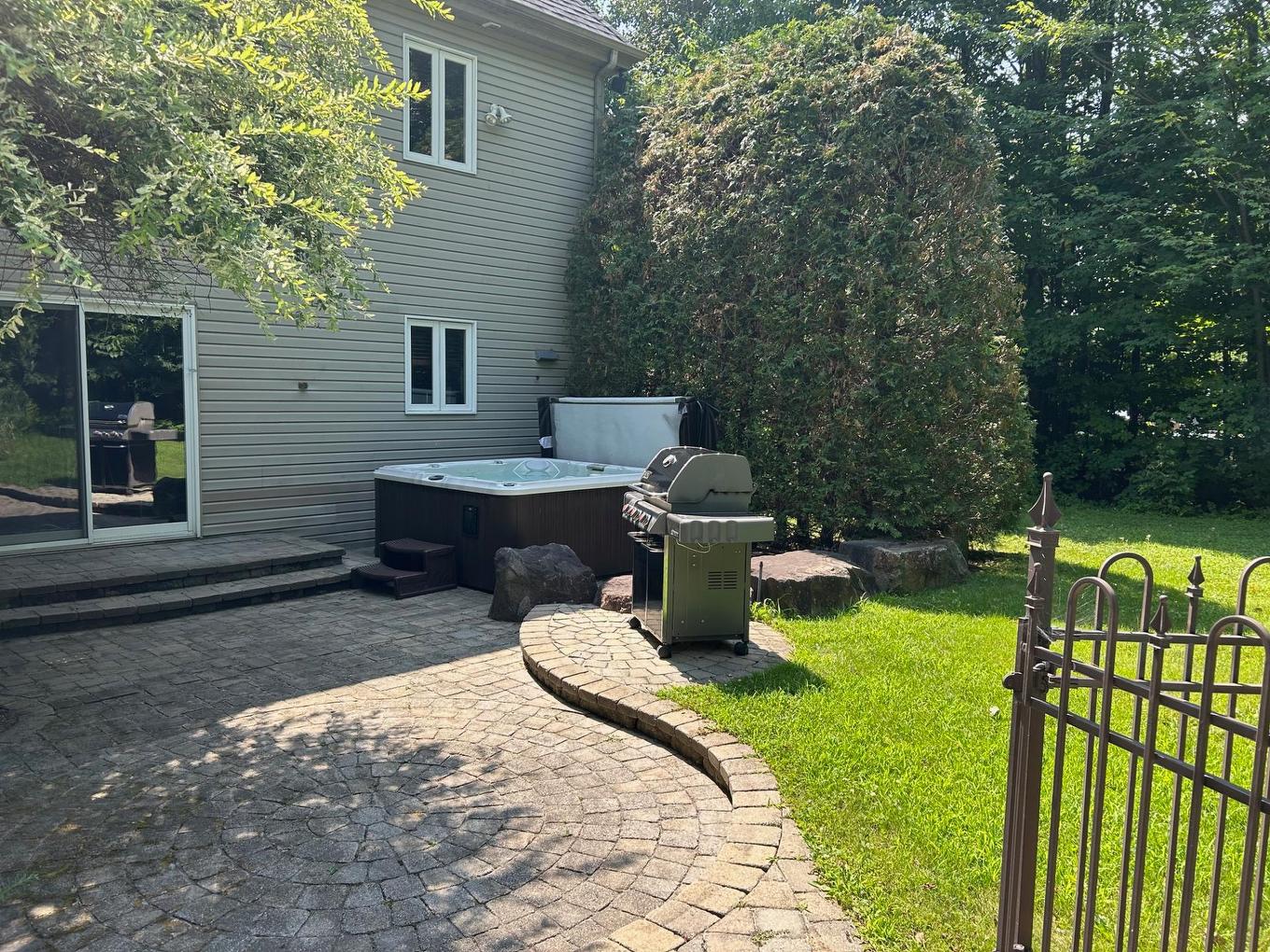 Spa - 147 Rue Gaudreau, Saint-Jérôme, QC - Outdoor