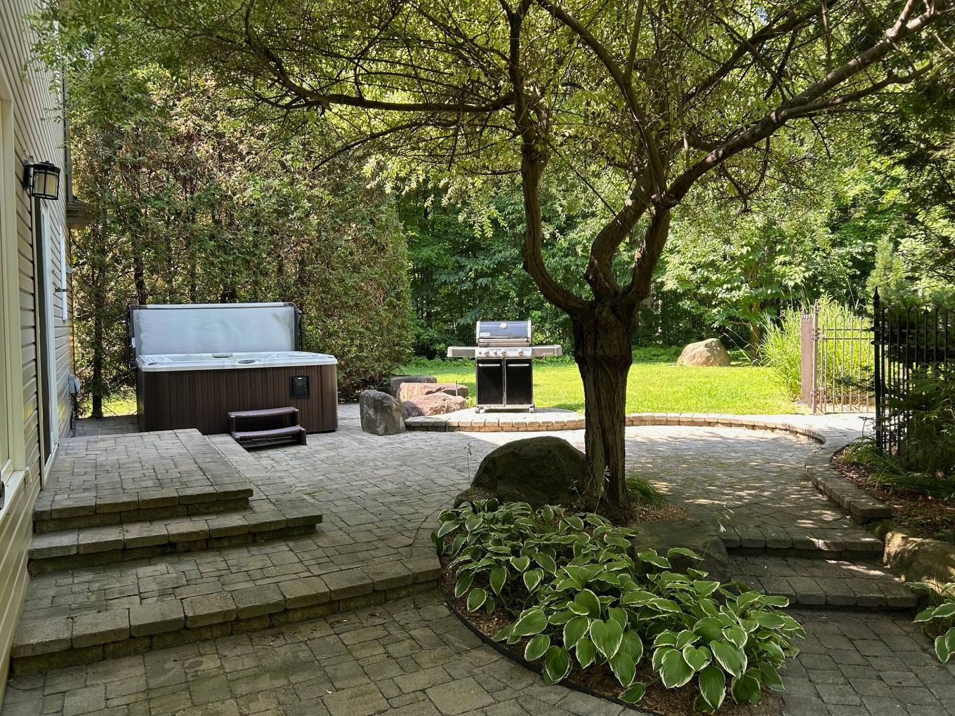 Spa - 147 Rue Gaudreau, Saint-Jérôme, QC - Outdoor