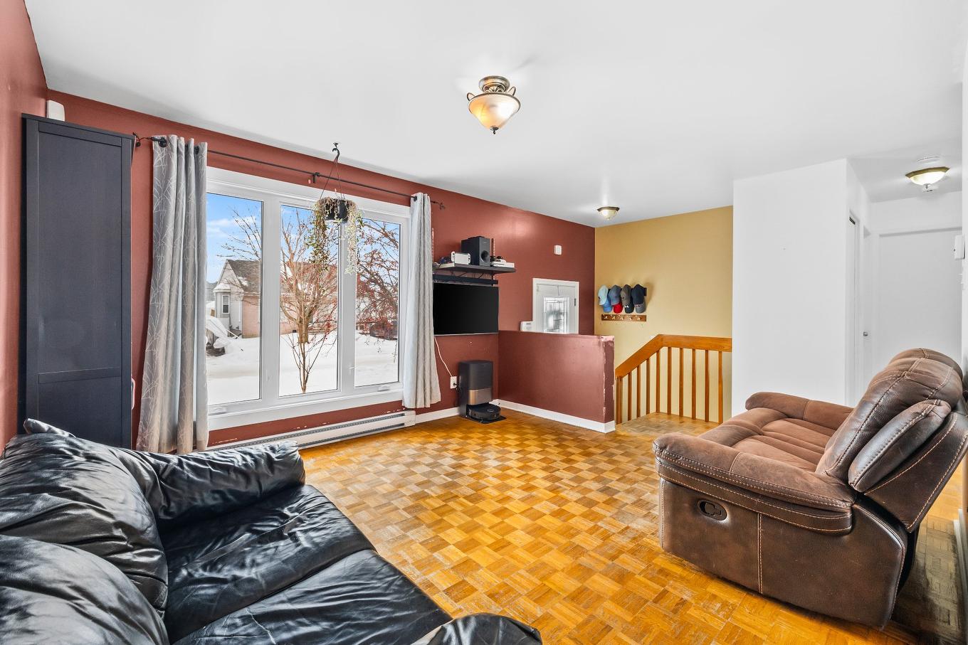 Living room - 68 Rue De La Concorde, Delson, QC - Indoor Photo Showing Living Room