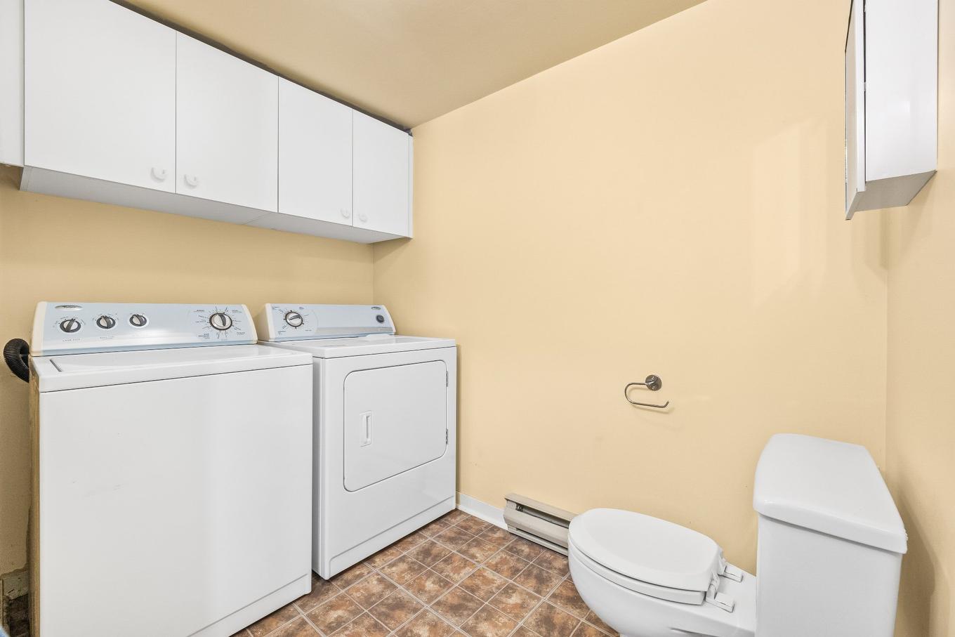 Laundry room - 68 Rue De La Concorde, Delson, QC - Indoor Photo Showing Laundry Room