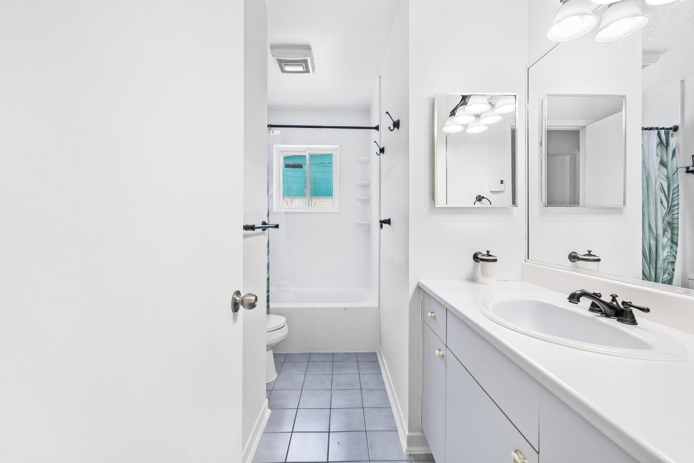 Bathroom - 68 Rue De La Concorde, Delson, QC - Indoor Photo Showing Bathroom