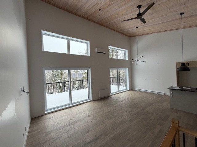 Living room - 595 Ch. Des Hauts-Cantons, Stratford, QC - Indoor Photo Showing Other Room