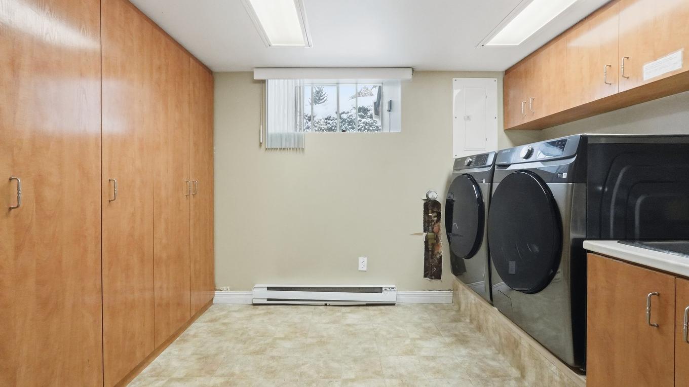 Salle de lavage - 11445 2E Avenue, Saint-Georges, QC - Indoor Photo Showing Laundry Room