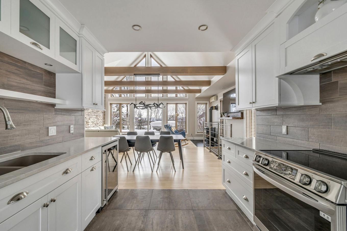 Vue d'ensemble - 33 Ch. Des Skieurs, Stoneham-Et-Tewkesbury, QC - Indoor Photo Showing Kitchen With Upgraded Kitchen