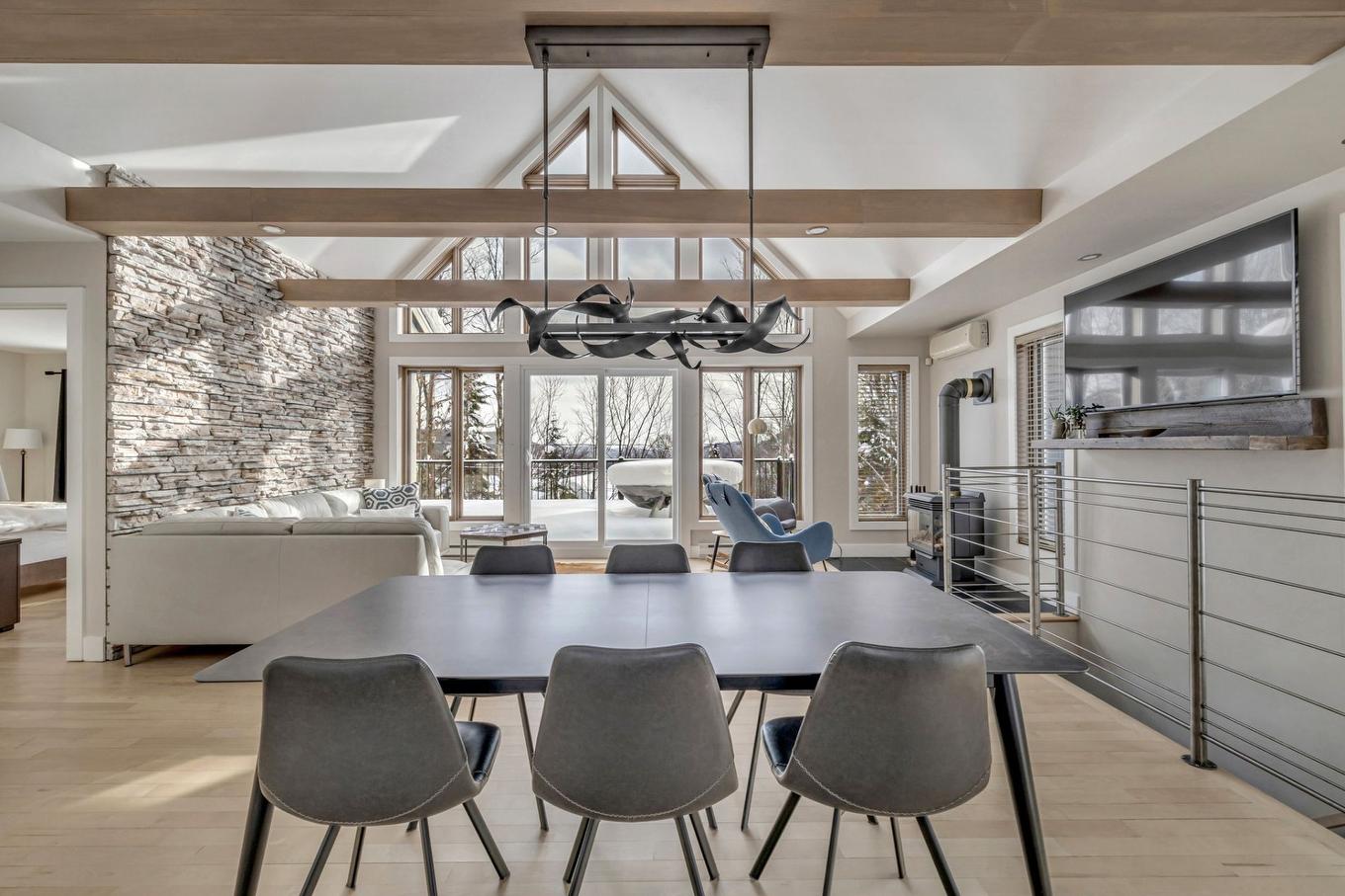 Vue d'ensemble - 33 Ch. Des Skieurs, Stoneham-Et-Tewkesbury, QC - Indoor Photo Showing Dining Room