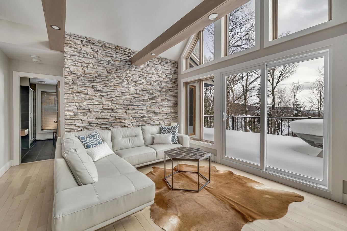 Salon - 33 Ch. Des Skieurs, Stoneham-Et-Tewkesbury, QC - Indoor