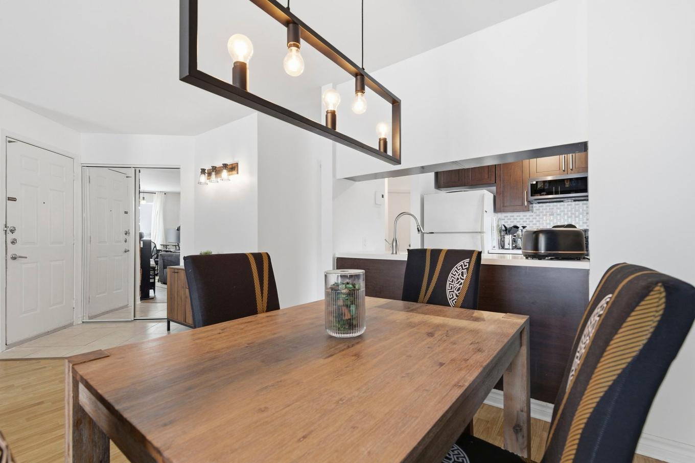 Dining room - 202-142 Rue Lafrance O., Saint-Basile-Le-Grand, QC - Indoor